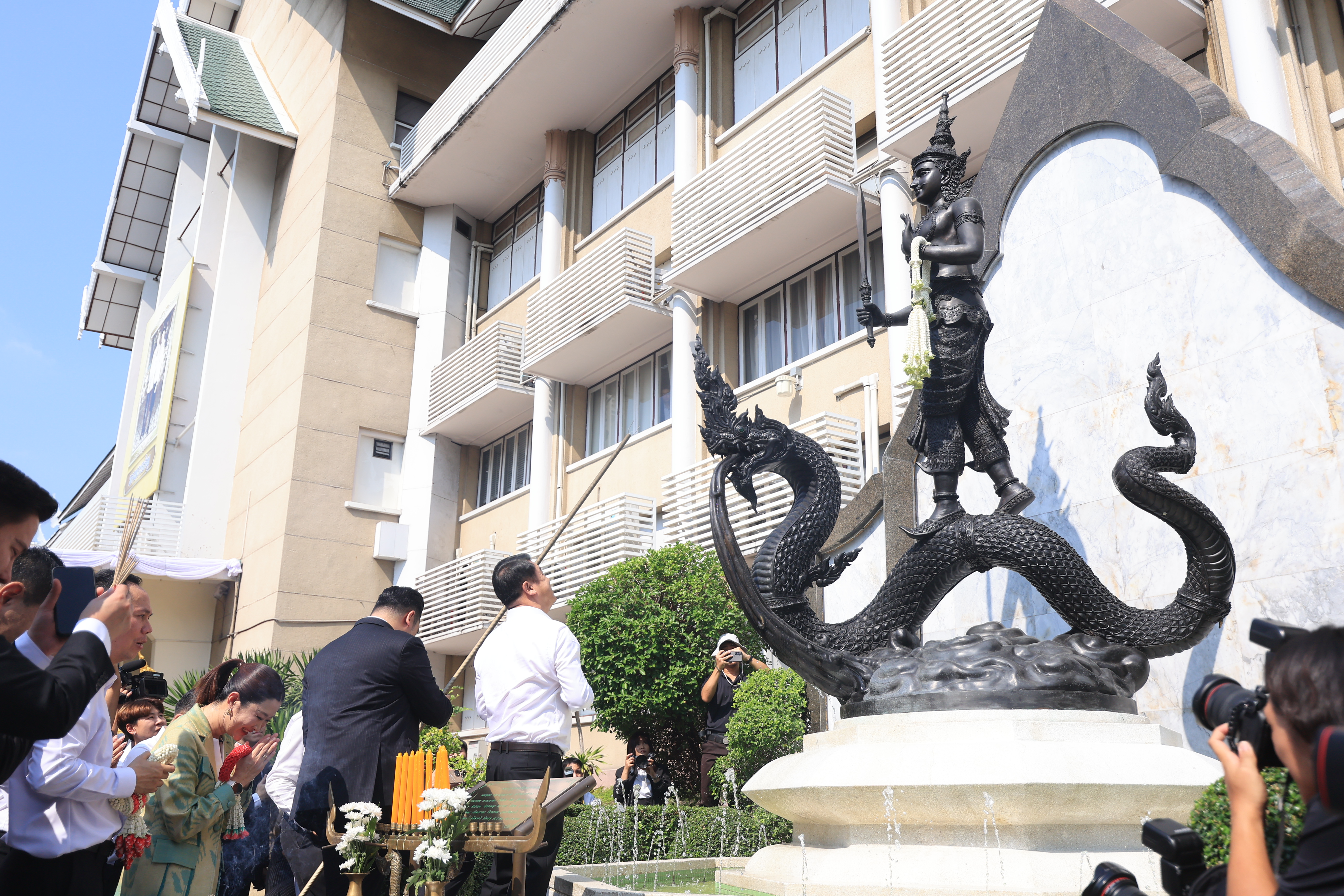 title - คณะผู้บริหาร ส.ป.ก. ร่วมพิธีสักการะสิ่งศักดิ์สิทธิ์ประจำกระทรวงเกษตรและสหกรณ์ ในโอกาสเข้ารับตำแหน่งของรัฐมนตรีว่าการกระทรวงเกษตรและสหกรณ์ และรัฐมนตรีช่วยว่าการกระทรวงเกษตรและสหกรณ์ 